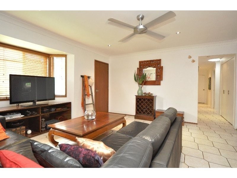 1/5 Davebill Court, Labrador QLD 4215