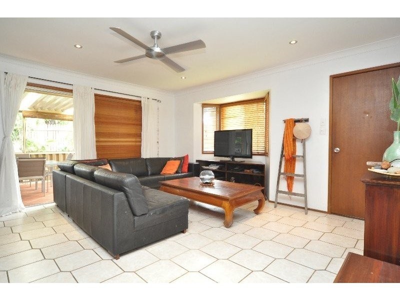 1/5 Davebill Court, Labrador QLD 4215