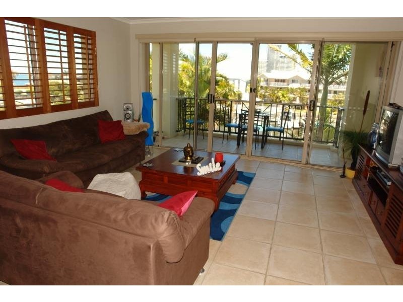 16/14 Jennifer Avenue, Runaway Bay QLD 4216