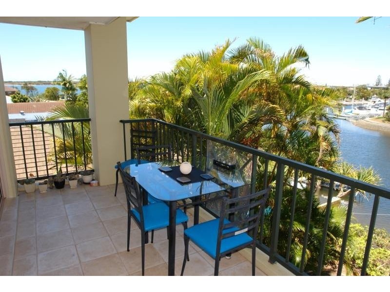 16/14 Jennifer Avenue, Runaway Bay QLD 4216