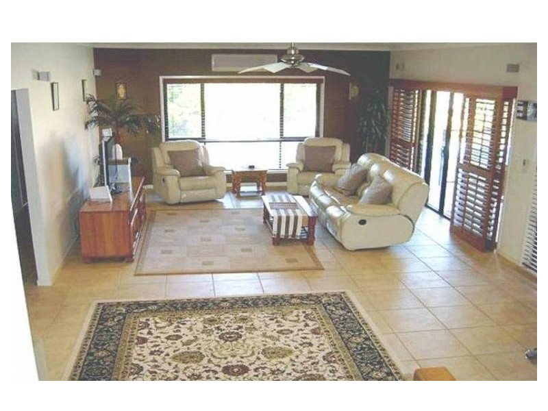 7 Eastbourne Chase, Arundel QLD 4214