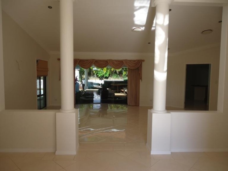 69 Arun Drive, Arundel QLD 4214