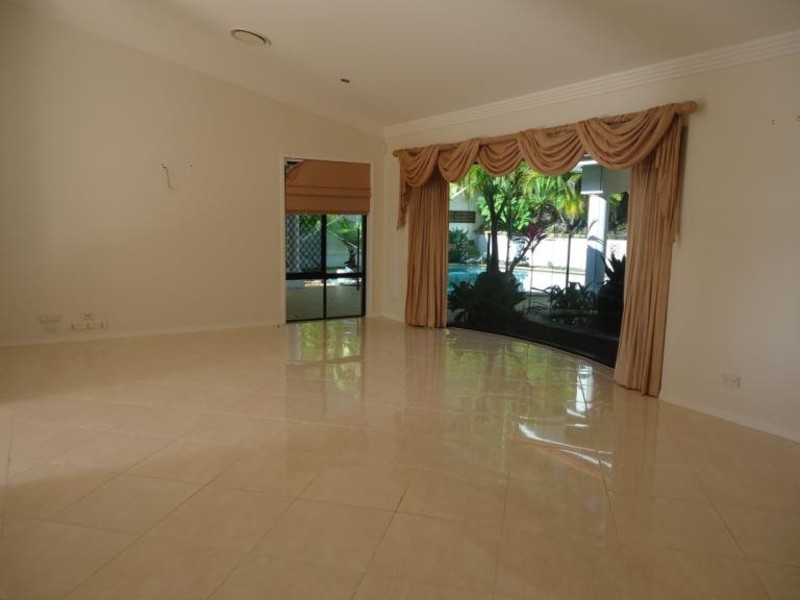 69 Arun Drive, Arundel QLD 4214