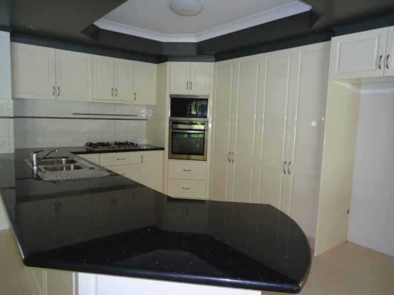 69 Arun Drive, Arundel QLD 4214