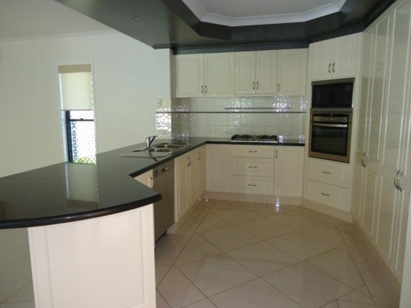 69 Arun Drive, Arundel QLD 4214