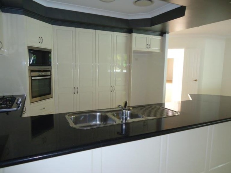 69 Arun Drive, Arundel QLD 4214