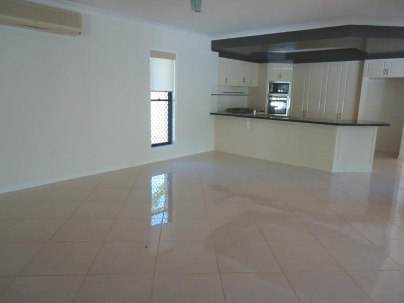 69 Arun Drive, Arundel QLD 4214