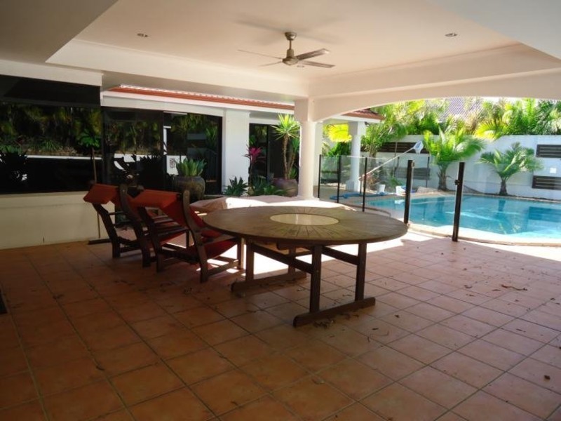 69 Arun Drive, Arundel QLD 4214