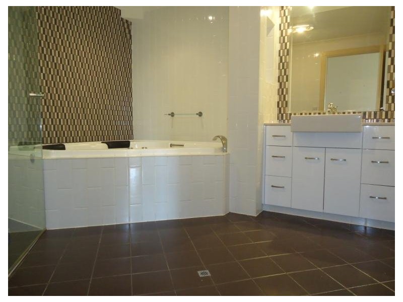 2/54 Markham Avenue, Runaway Bay QLD 4216