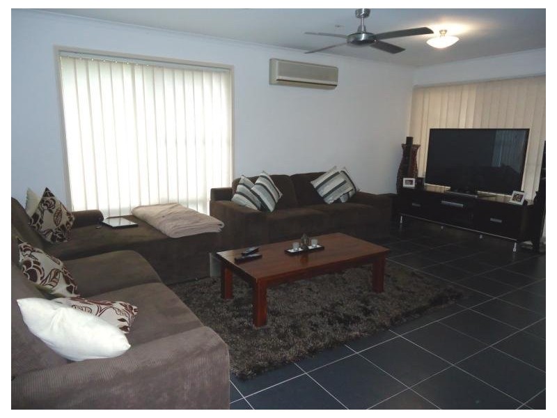 2/11 Maiala Close, Paradise Point QLD 4216