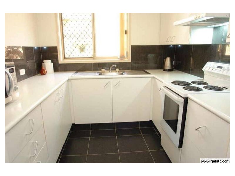 2/11 Maiala Close, Paradise Point QLD 4216