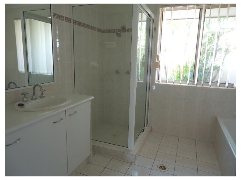 1 Morfantaine Terrace, Parkwood QLD 4214