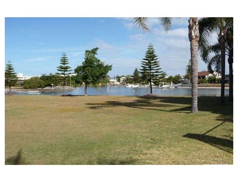 5 Ray Street, Biggera Waters QLD 4216
