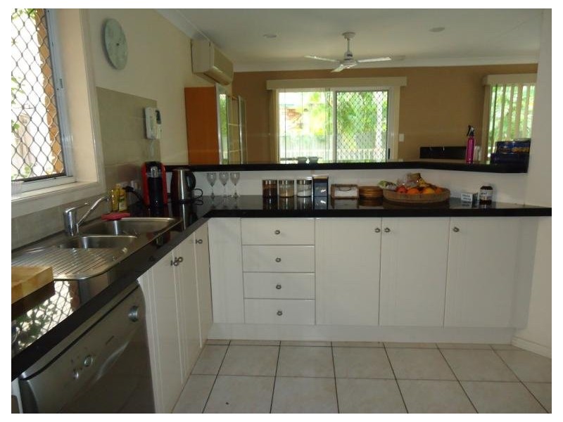 11 Thyme Court, Runaway Bay QLD 4216