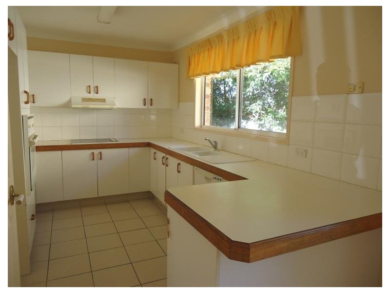 2/487 Pine Ridge Road, Runaway Bay QLD 4216