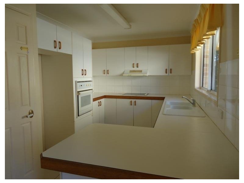 2/487 Pine Ridge Road, Runaway Bay QLD 4216