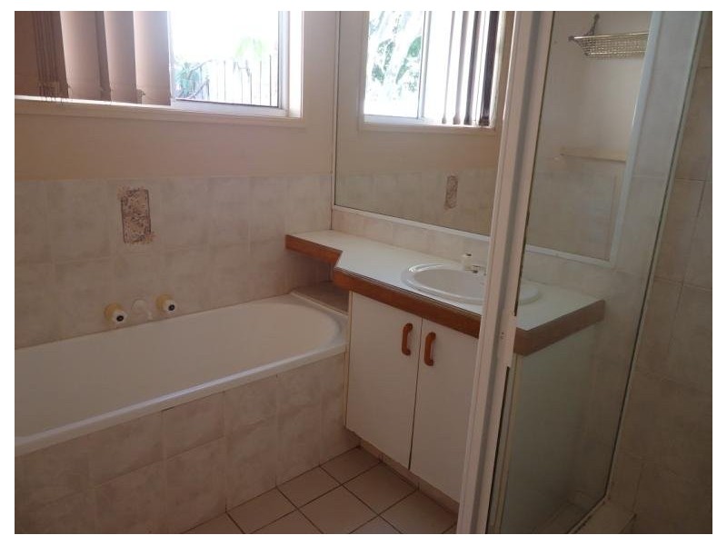 2/487 Pine Ridge Road, Runaway Bay QLD 4216