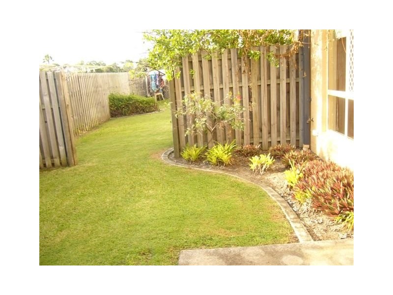 2/183 Government Road, Labrador QLD 4215