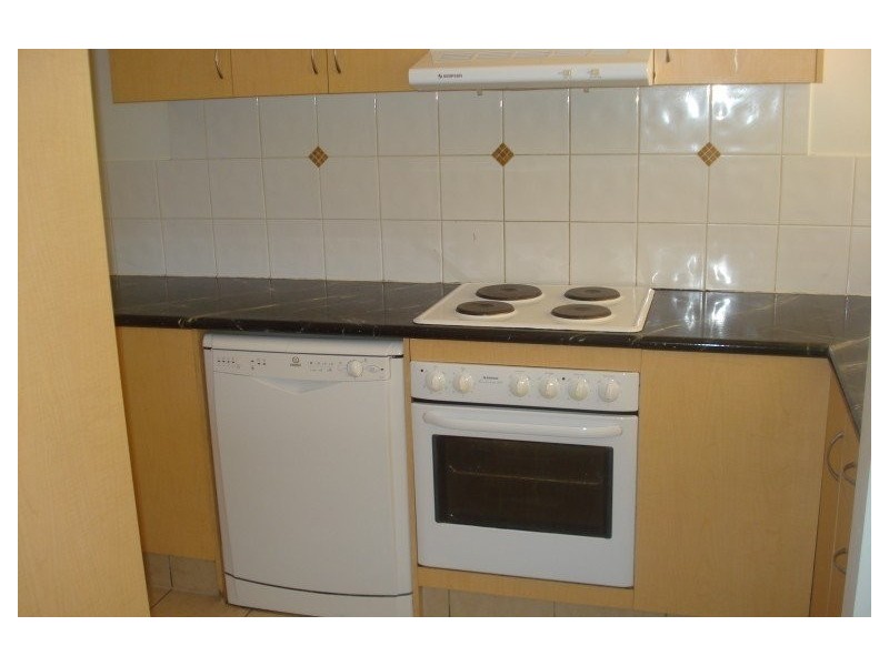 2/183 Government Road, Labrador QLD 4215