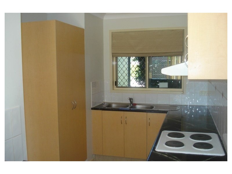 2/183 Government Road, Labrador QLD 4215