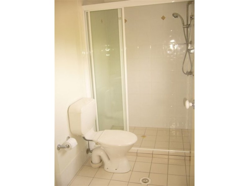 2/183 Government Road, Labrador QLD 4215