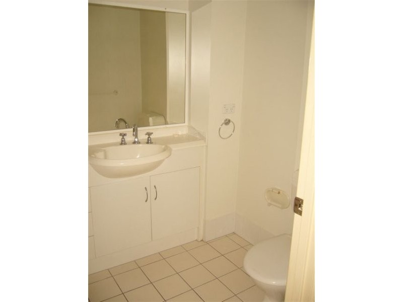 2/183 Government Road, Labrador QLD 4215