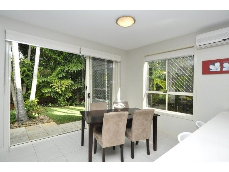 2/104 Eugaree Street, Southport QLD 4215