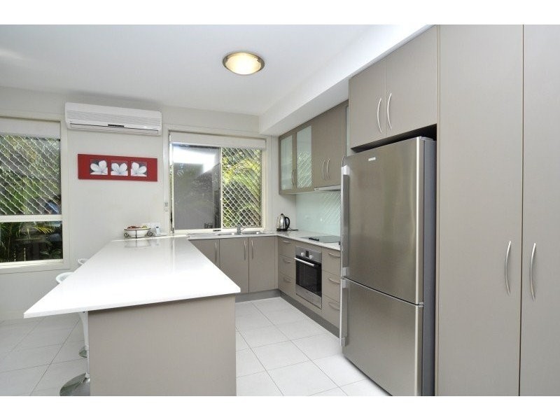 2/104 Eugaree Street, Southport QLD 4215