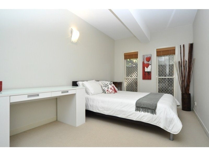 2/104 Eugaree Street, Southport QLD 4215