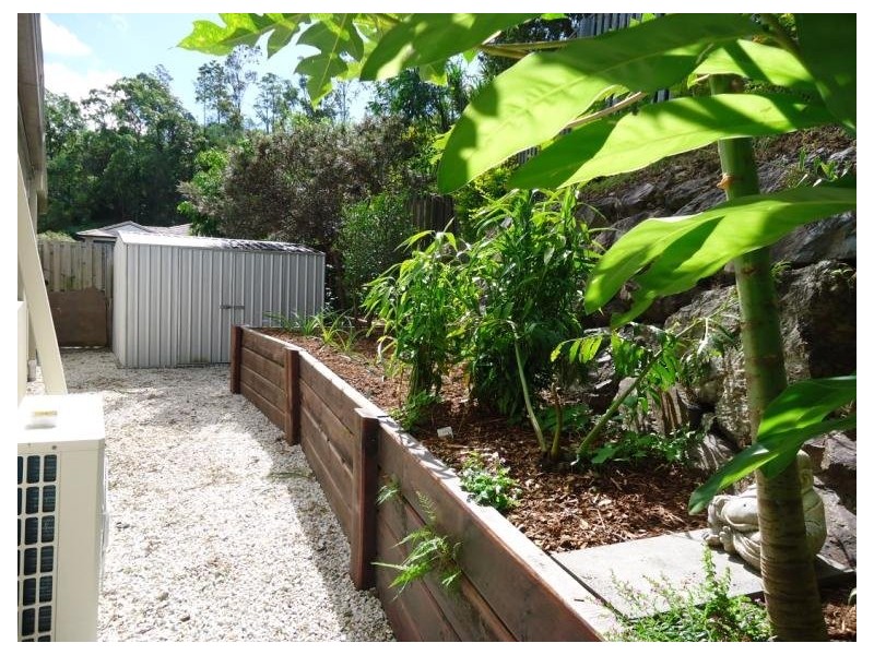 5 Inman Court, Pacific Pines QLD 4211