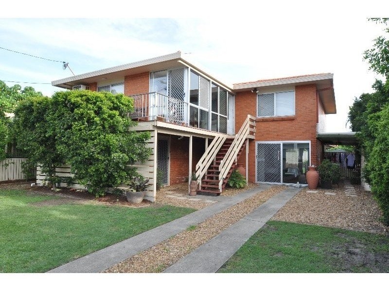 20 Eider Avenue, Paradise Point QLD 4216