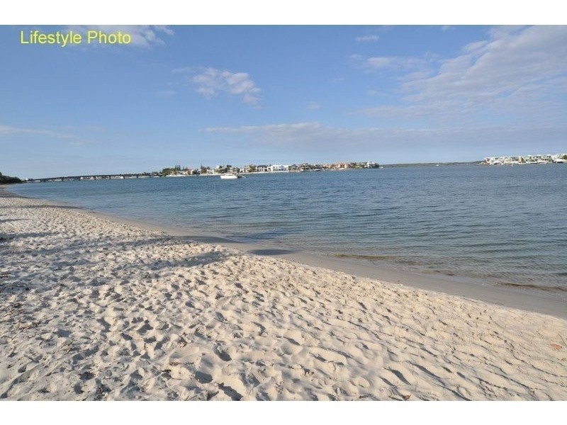 20 Eider Avenue, Paradise Point QLD 4216
