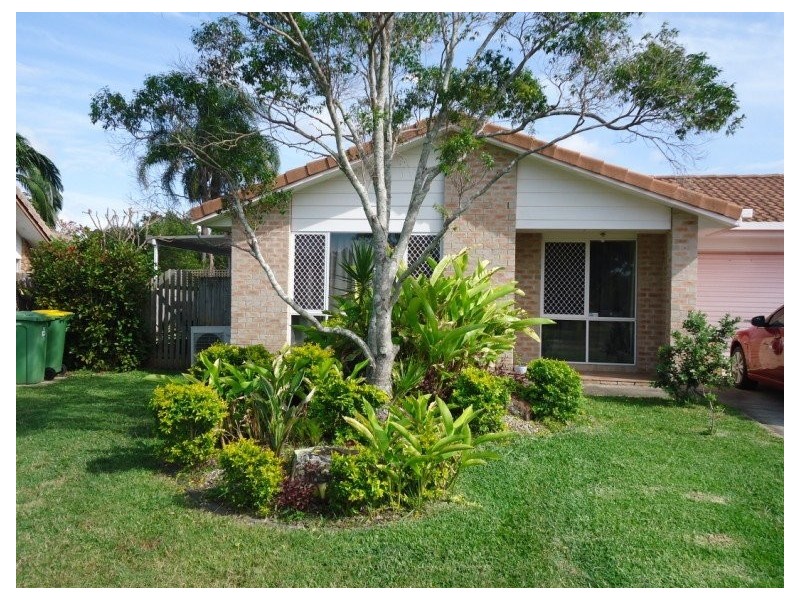 1/18 Annette Court, Labrador QLD 4215