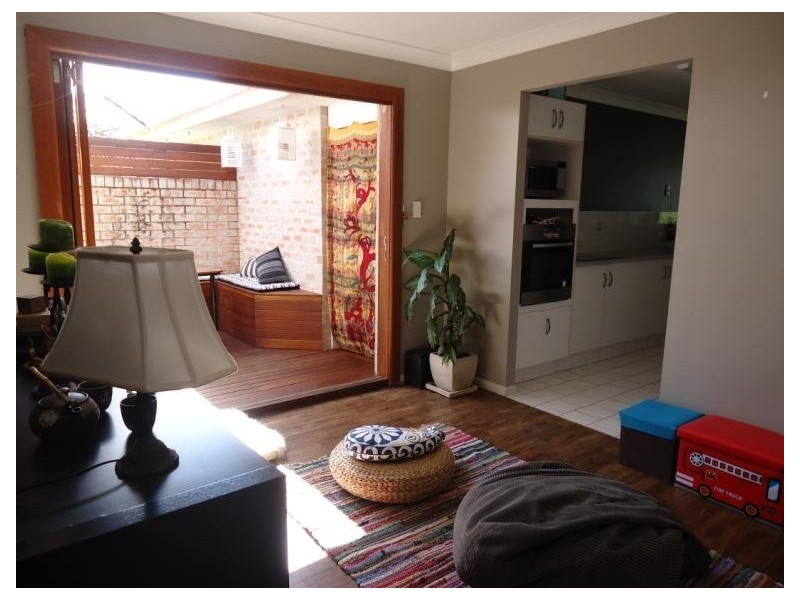 1/18 Annette Court, Labrador QLD 4215