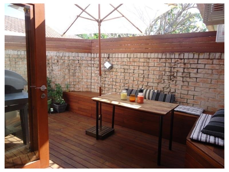 1/18 Annette Court, Labrador QLD 4215