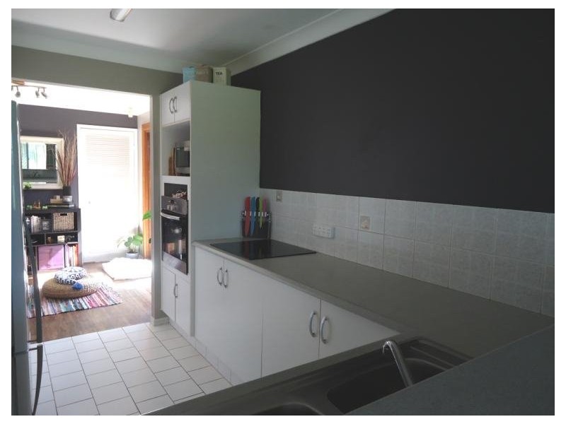 1/18 Annette Court, Labrador QLD 4215