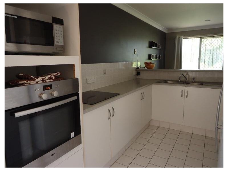 1/18 Annette Court, Labrador QLD 4215