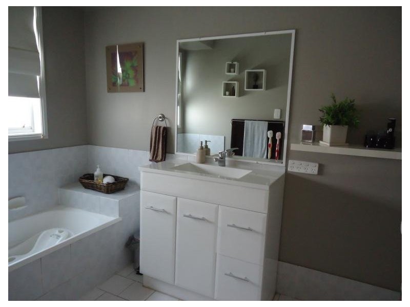 1/18 Annette Court, Labrador QLD 4215