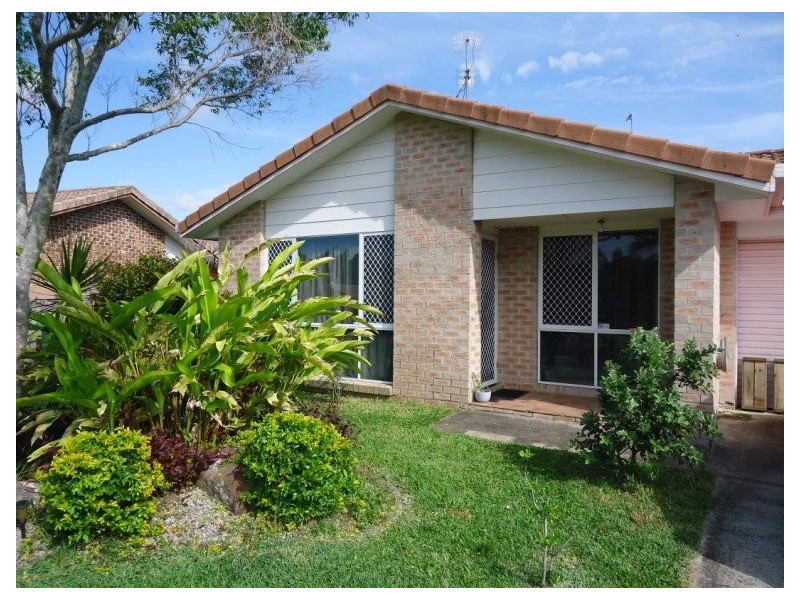 1/18 Annette Court, Labrador QLD 4215