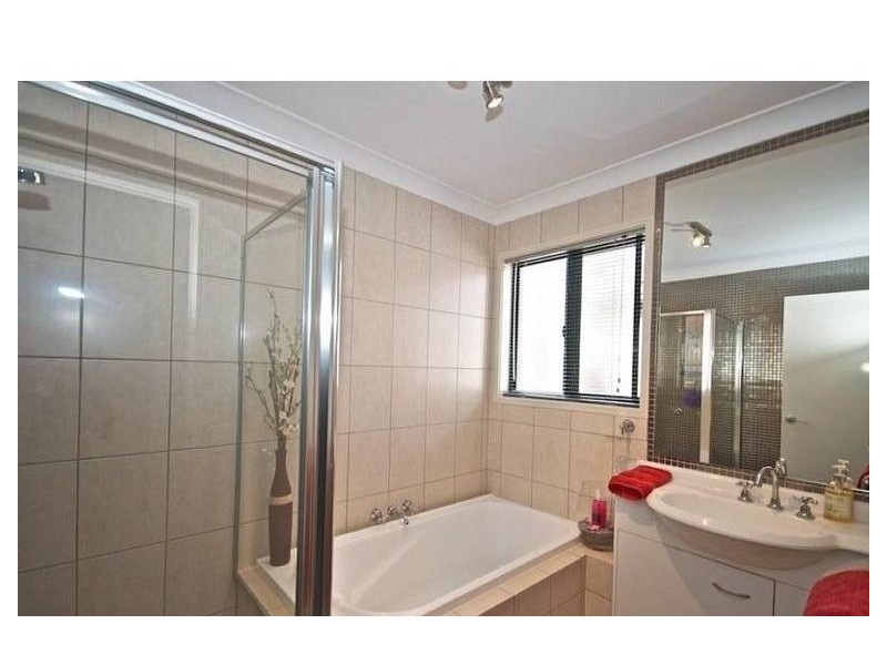 4 Harrow Place, Arundel QLD 4214