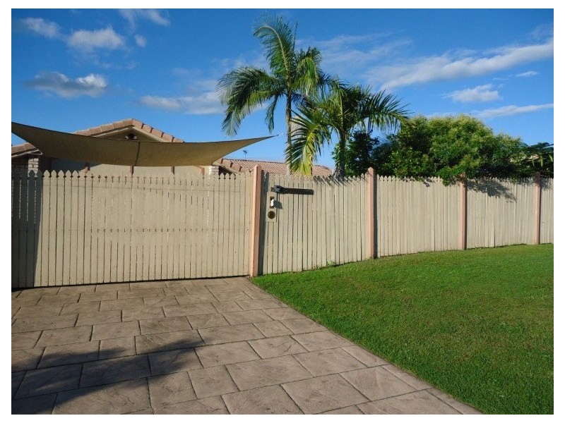 16 Daintree Drive, Parkwood QLD 4214