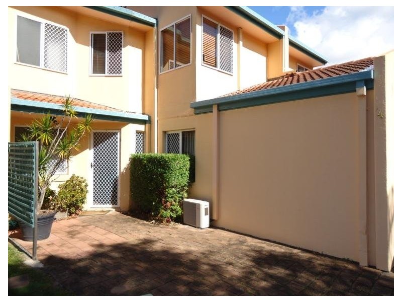 4/77 Government Road, Labrador QLD 4215