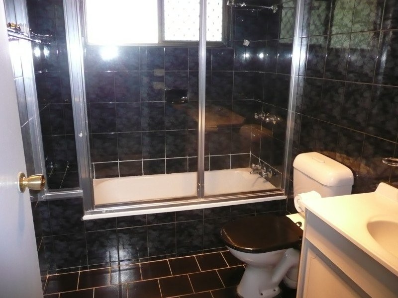 137 Kumbari Avenue, Labrador QLD 4215