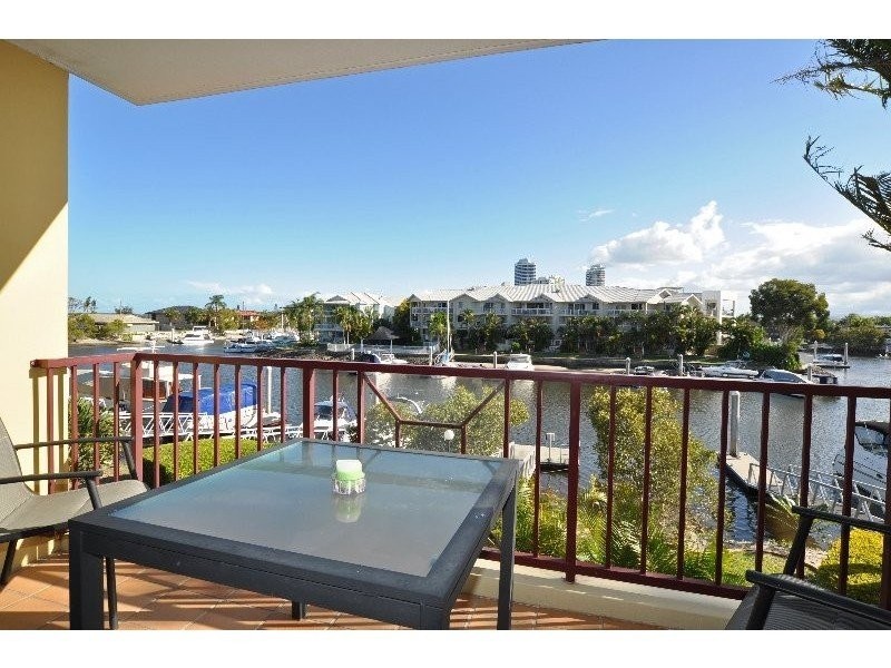 11/14 Jennifer Avenue, Runaway Bay QLD 4216