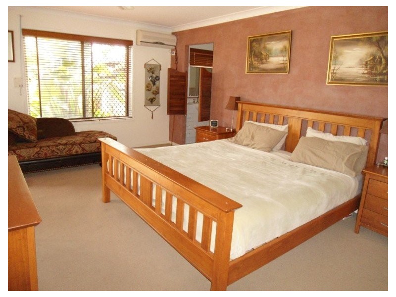 34 Thrush Avenue, Paradise Point QLD 4216