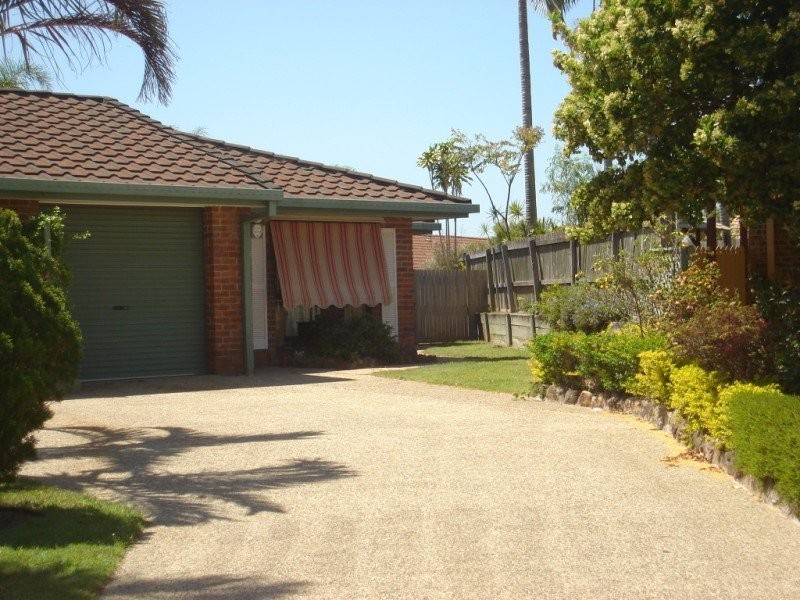 2/4 Becca Court, Arundel QLD 4214