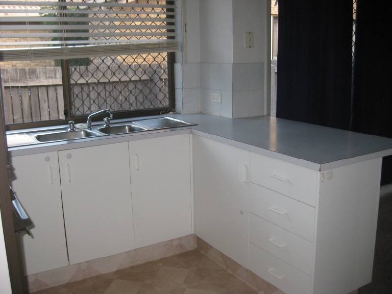 1/2 Ash Court, Arundel QLD 4214