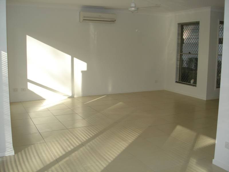 4/49 Usher Avenue, Labrador QLD 4215