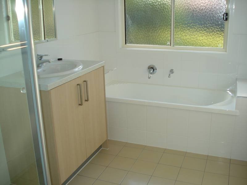 4/49 Usher Avenue, Labrador QLD 4215