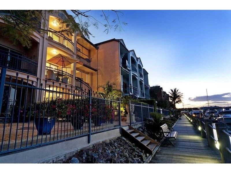 43 John Lund Drive, Hope Island QLD 4212